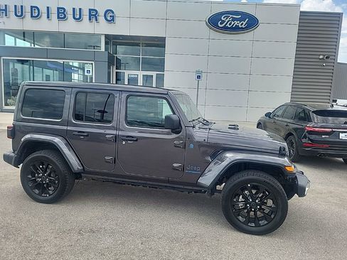 Used 2025 Jeep Wrangler Unlimited Sahara w/ Safety Group AWD/4WD image 2