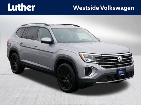 Certified 2025 Volkswagen Atlas SE image 1