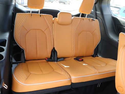 New 2023 Chrysler Pacifica Pinnacle image 39