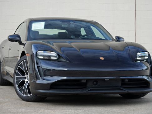 Used 2022 Porsche Taycan RWD image 4