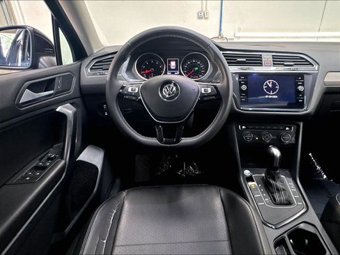 Used 2021 Volkswagen Tiguan SE w/ Panoramic Sunroof Package FWD image 11