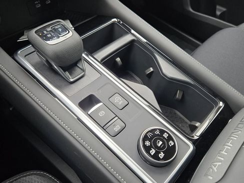 New 2026 Nissan Pathfinder SV image 28