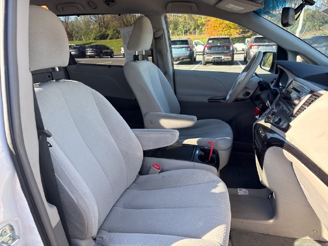 Used 2011 Toyota Sienna LE FWD image 13