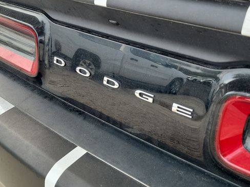 Used 2017 Dodge Challenger GT w/ Technology Group image 8