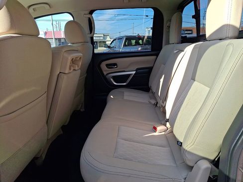 Used 2017 Nissan Titan SV image 12