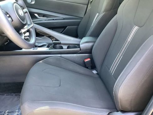 Used 2024 Hyundai Elantra Blue image 17