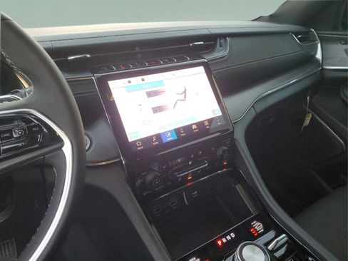 New 2025 Jeep Grand Cherokee Overland w/ Luxury Tech Group IV image 22