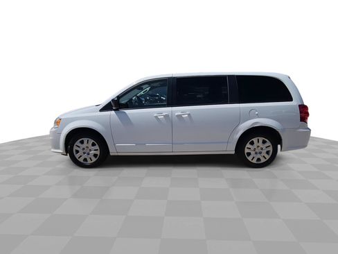 Used 2018 Dodge Grand Caravan SE FWD image 5