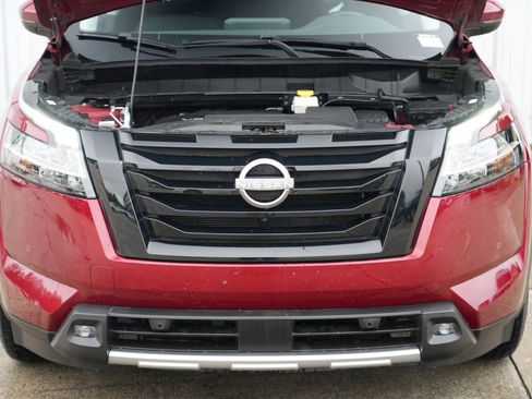 Used 2022 Nissan Pathfinder SL w/ Lighting Package (N92) image 7