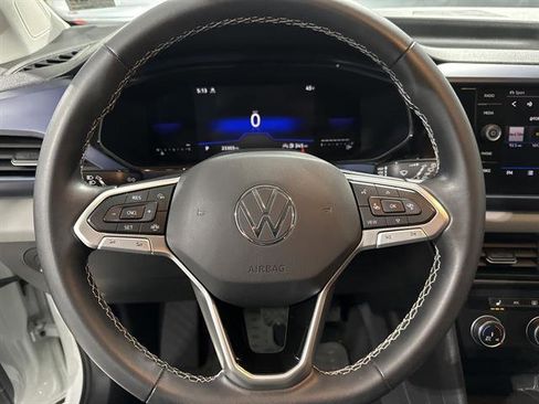 Certified 2022 Volkswagen Taos SE image 22