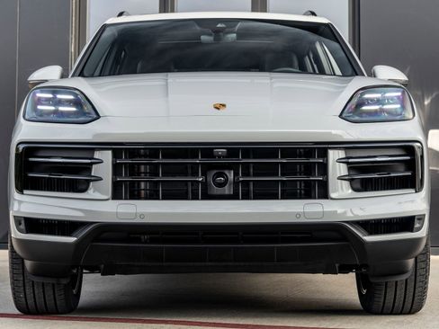 Certified 2026 Porsche Cayenne AWD/4WD image 8