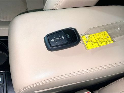 Used 2017 Subaru Legacy 2.5i Limited AWD/4WD image 13