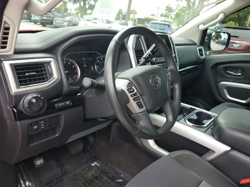 Used 2021 Nissan Titan SV w/ SV Convenience Package image 16