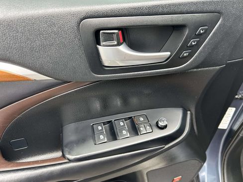 Used 2019 Toyota Highlander Limited AWD/4WD image 19