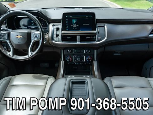 Used 2022 Chevrolet Suburban LT w/ Luxury Package RWD image 18