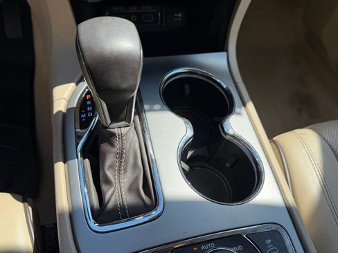 Used 2018 Jeep Grand Cherokee Overland AWD/4WD image 28