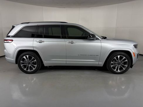 Used 2022 Jeep Grand Cherokee Overland w/ Luxury Tech Group IV image 9