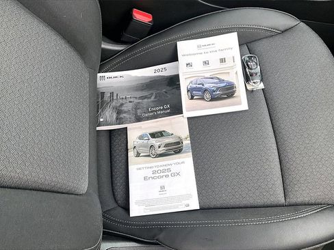 Used 2025 Buick Encore GX Preferred image 10