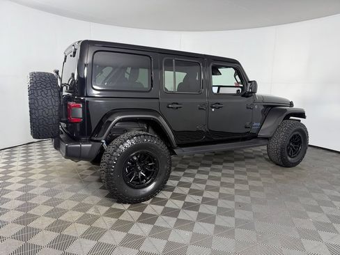 Used 2025 Jeep Wrangler Unlimited Sahara AWD/4WD image 8