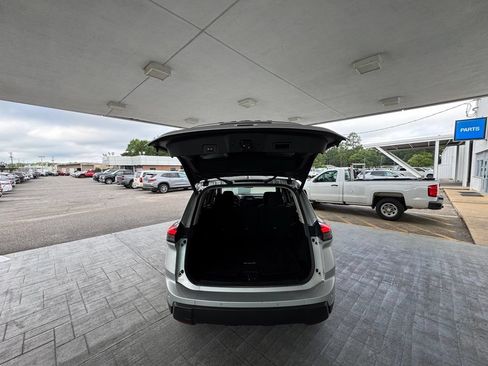 Used 2025 Nissan Rogue SV FWD image 8