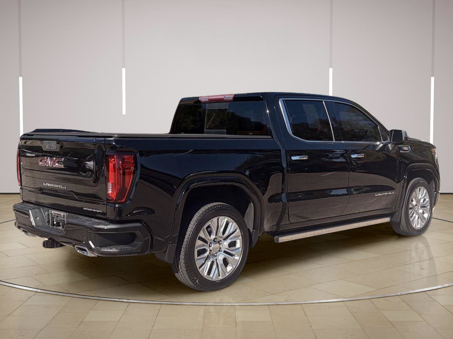 Used 2022 GMC Sierra 1500 Denali w/ Denali Premium Package AWD/4WD image 4