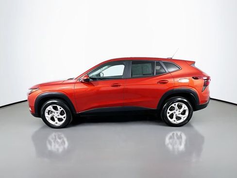 Used 2024 Chevrolet Trax LS w/ LS Convenience Package image 5