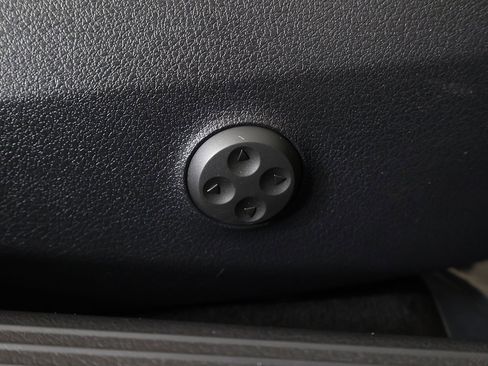 Used 2023 Mercedes-Benz C 300 4MATIC Sedan w/ Exclusive Trim Package image 35