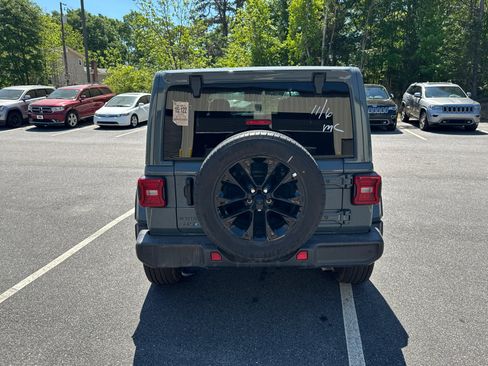 Used 2025 Jeep Wrangler Unlimited Sahara w/ Safety Group AWD/4WD image 7