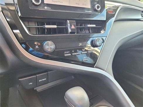 Used 2023 Toyota Camry SE image 16