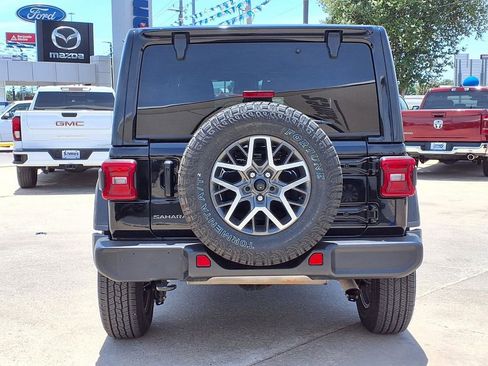 Used 2025 Jeep Wrangler Unlimited Sahara AWD/4WD image 7
