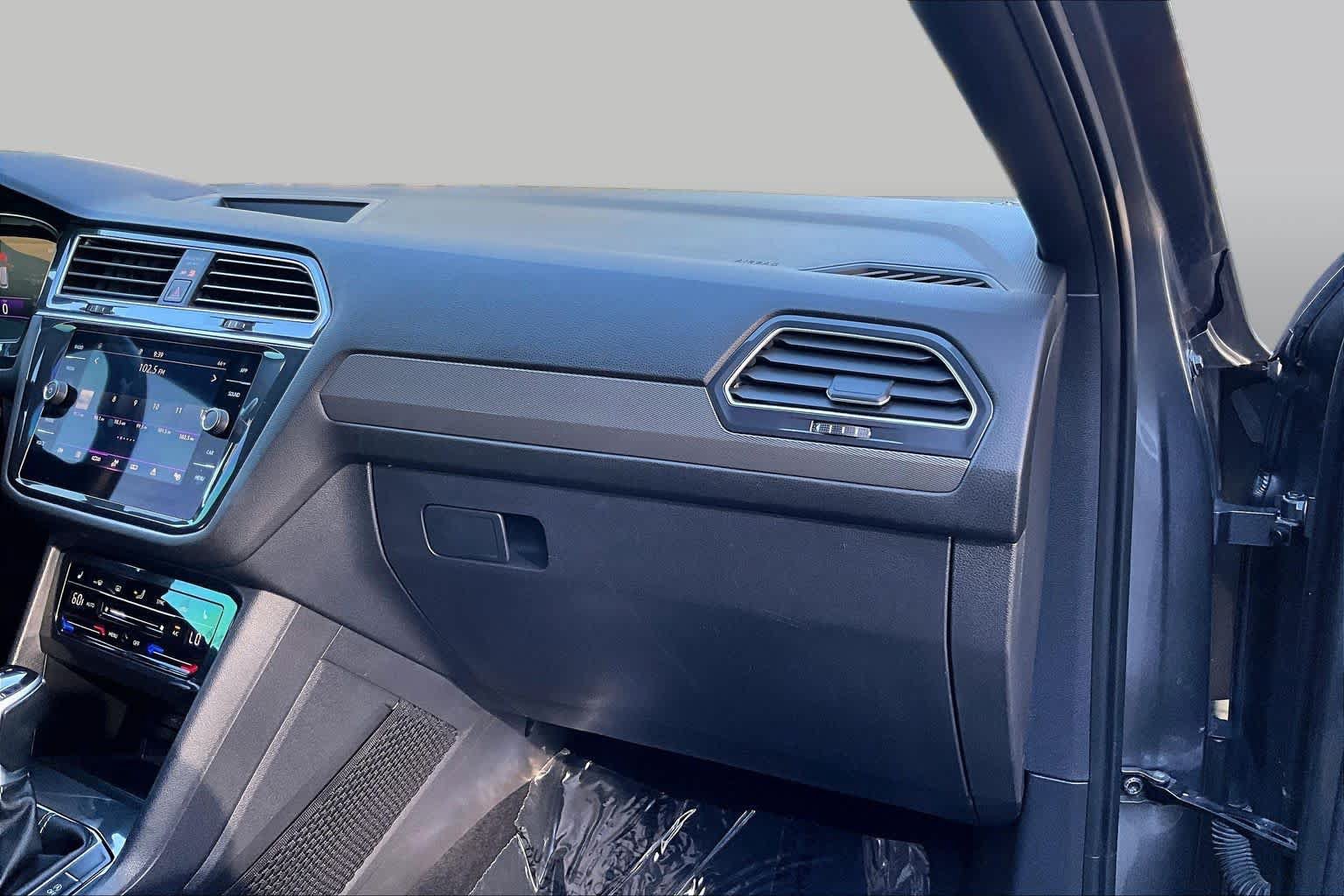 Used 2024 Volkswagen Tiguan SE R-Line FWD image 19