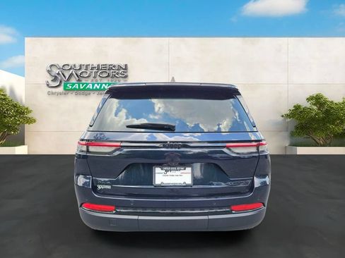 Used 2024 Jeep Grand Cherokee Limited w/ Black Appearance Package AWD/4WD image 4