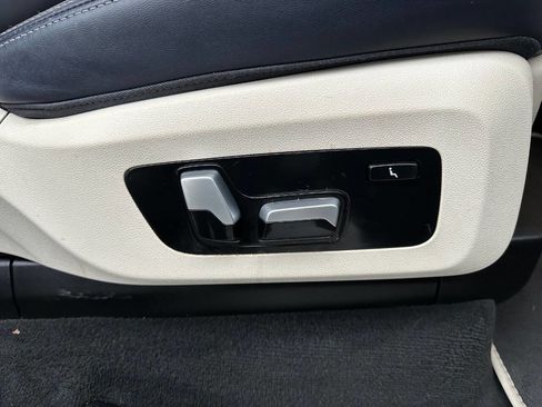 Used 2022 BMW X7 xDrive40i w/ M Sport Package image 29