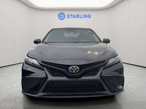 Used 2021 Toyota Camry SE FWD image 3