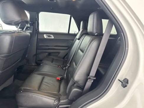 Used 2014 Ford Explorer XLT w/ Equipment Group 202A AWD/4WD image 30