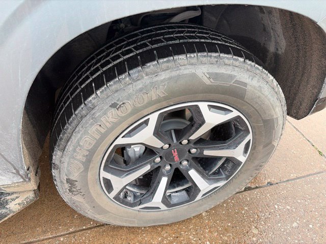 Used 2025 GMC Yukon AT4 AWD/4WD image 25