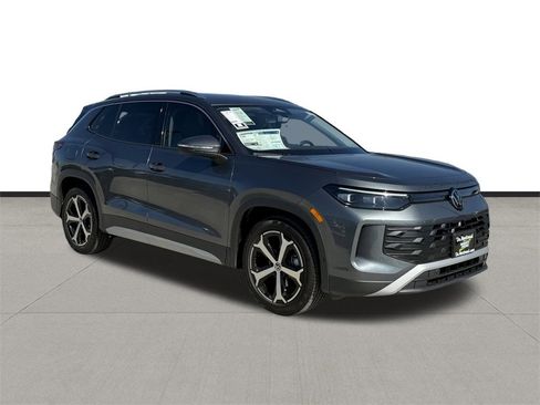 New 2026 Volkswagen Tiguan SE image 3