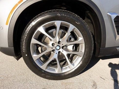 New 2025 BMW X5 xDrive40i image 6