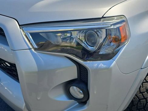Used 2018 Toyota 4Runner SR5 AWD/4WD image 30