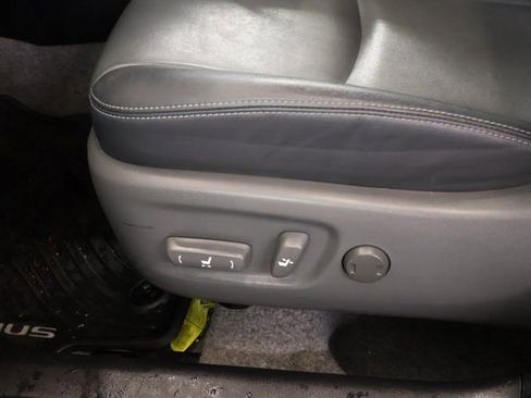 Used 2015 Toyota Prius Five image 12