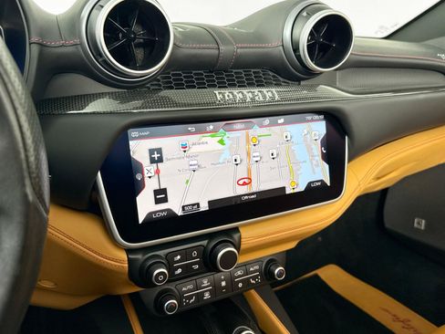Used 2019 Ferrari Portofino RWD image 16