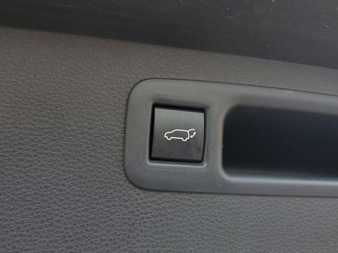 Used 2023 Toyota Highlander LE image 10