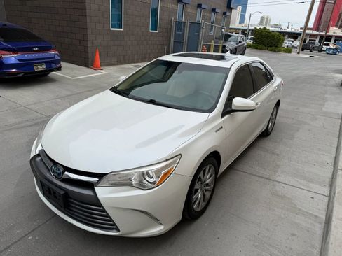 Used 2017 Toyota Camry XLE FWD image 9