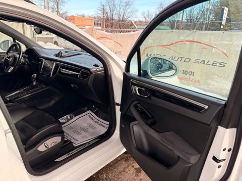 Used 2018 Porsche Macan GTS image 24