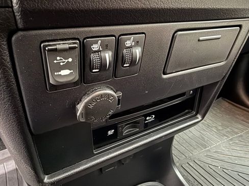 Used 2017 Toyota Sienna Limited Premium image 30