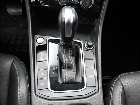 Used 2021 Volkswagen Jetta SE image 26