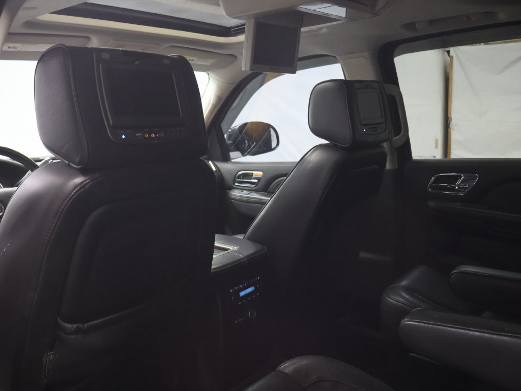 Used 2013 Cadillac Escalade ESV Platinum RWD image 17