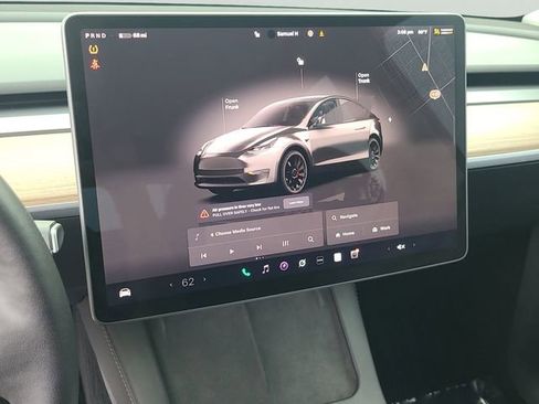 Used 2024 Tesla Model Y Performance image 29