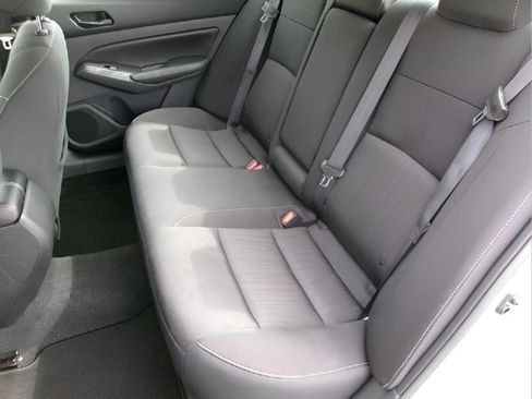 Used 2024 Nissan Altima 2.5 SV FWD image 10
