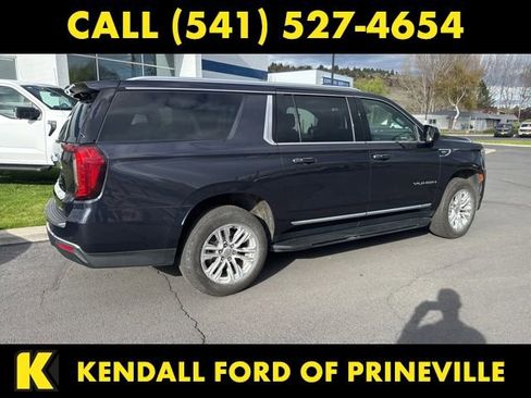 Used 2023 GMC Yukon XL SLT image 9